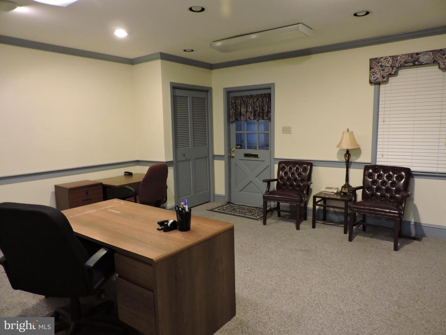301 S Main St #w2 Property Photo 9