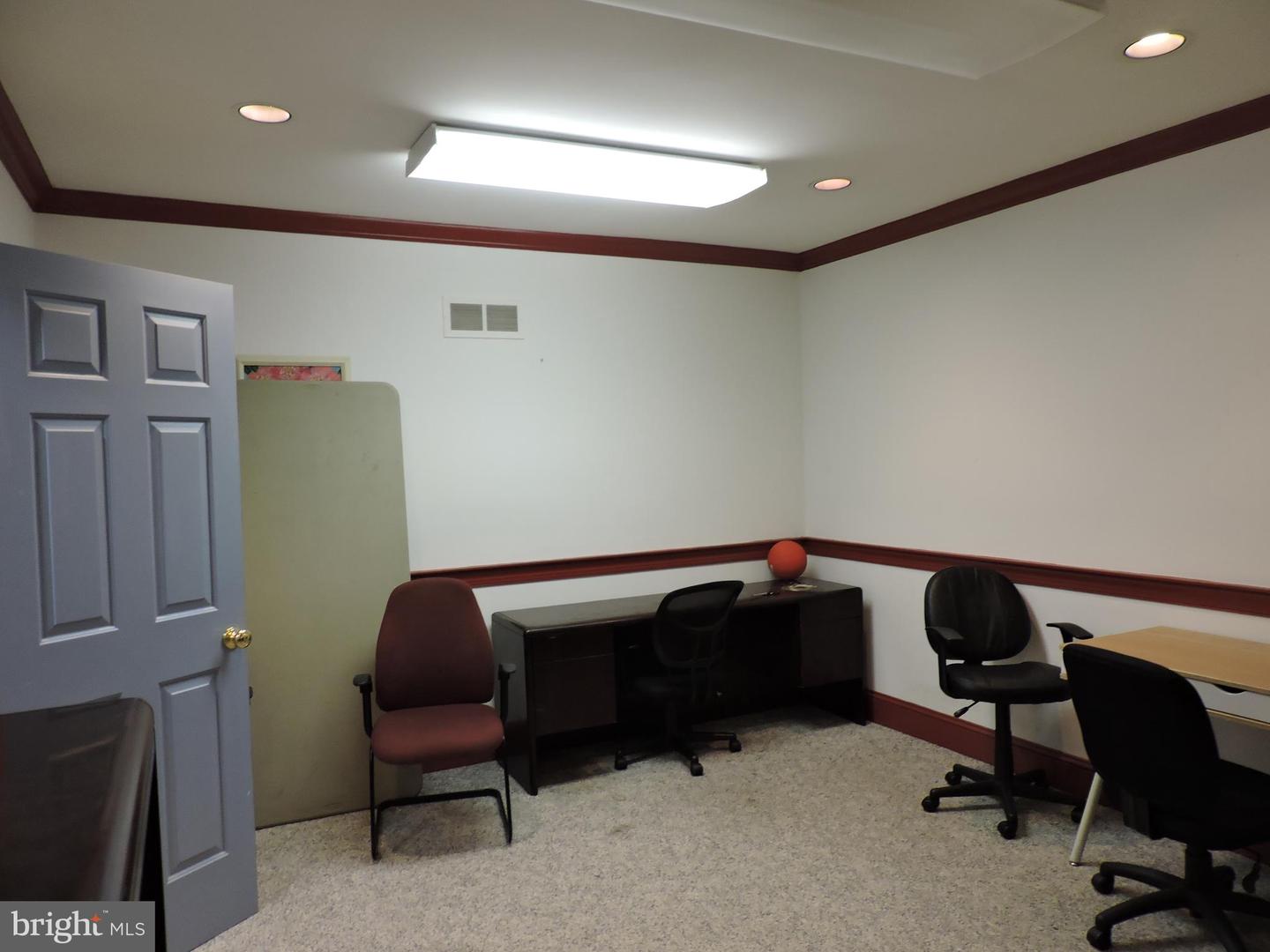 301 S Main St #w2 Property Photo 13