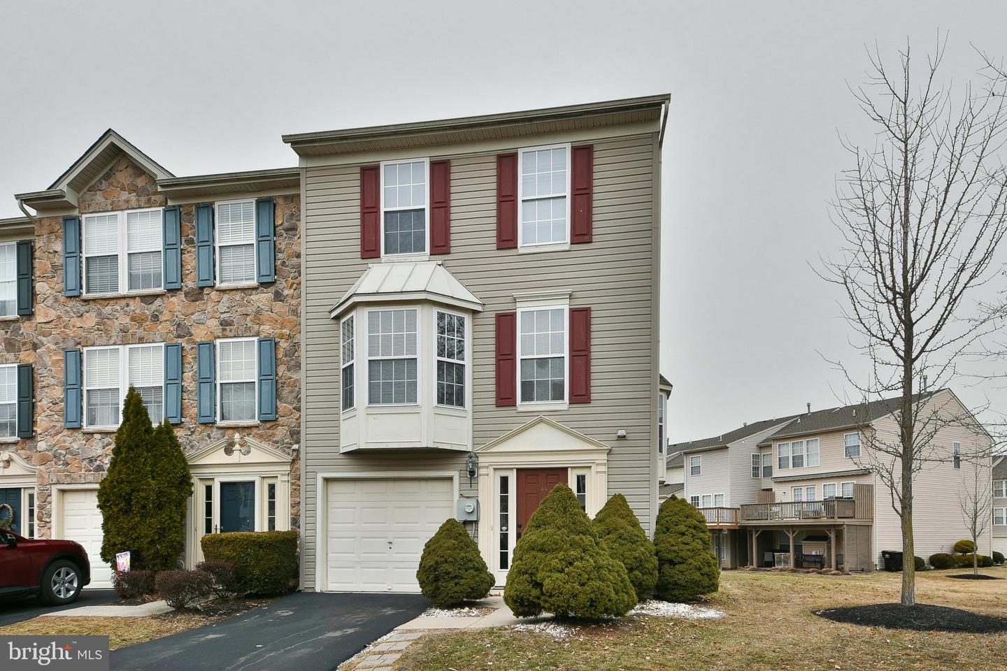 244 Windsor Ct Property Photo