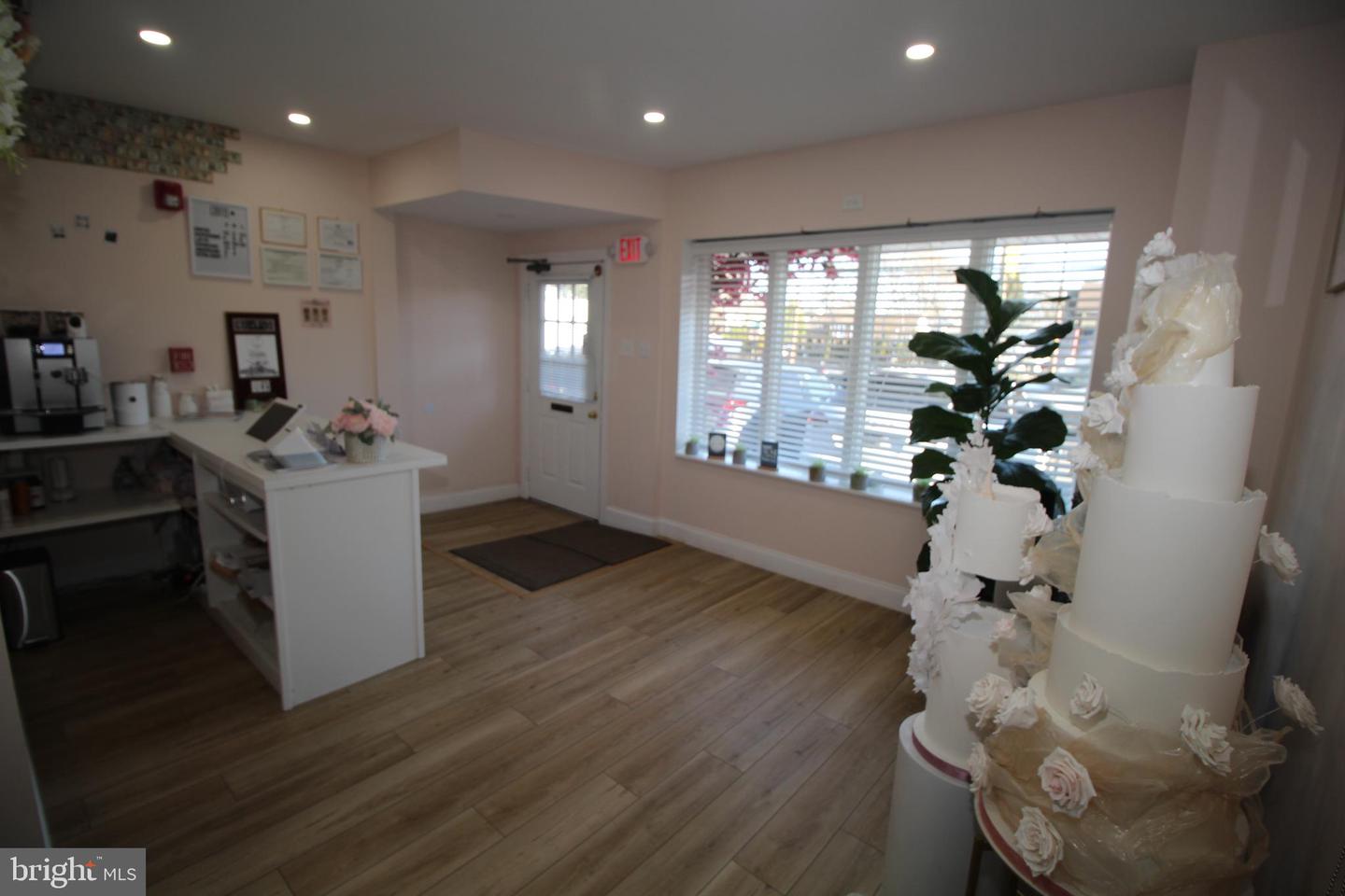 1806 Brownsville Rd Property Photo 10