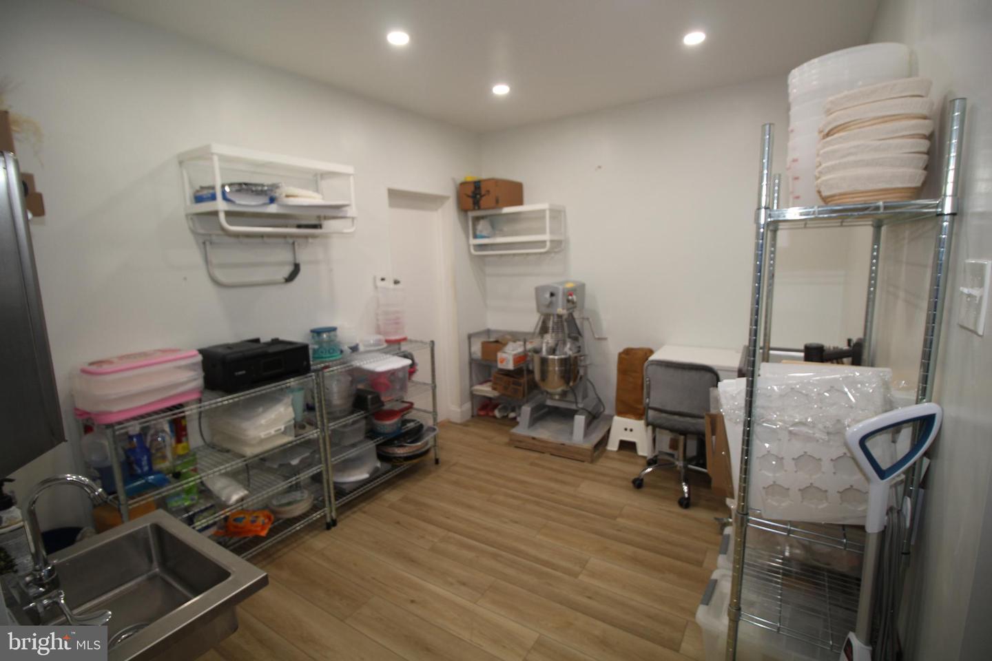 1806 Brownsville Rd Property Photo 11
