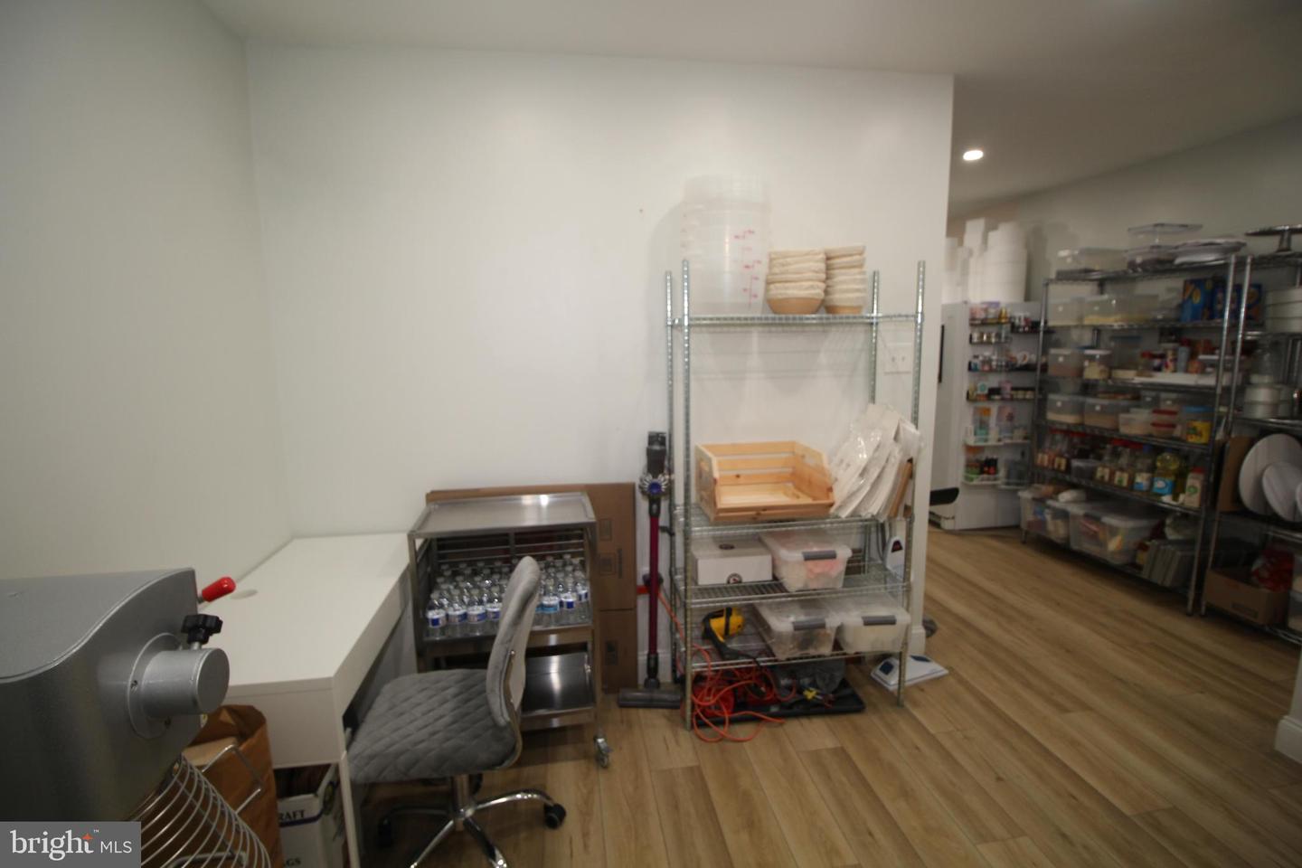 1806 Brownsville Rd Property Photo 14