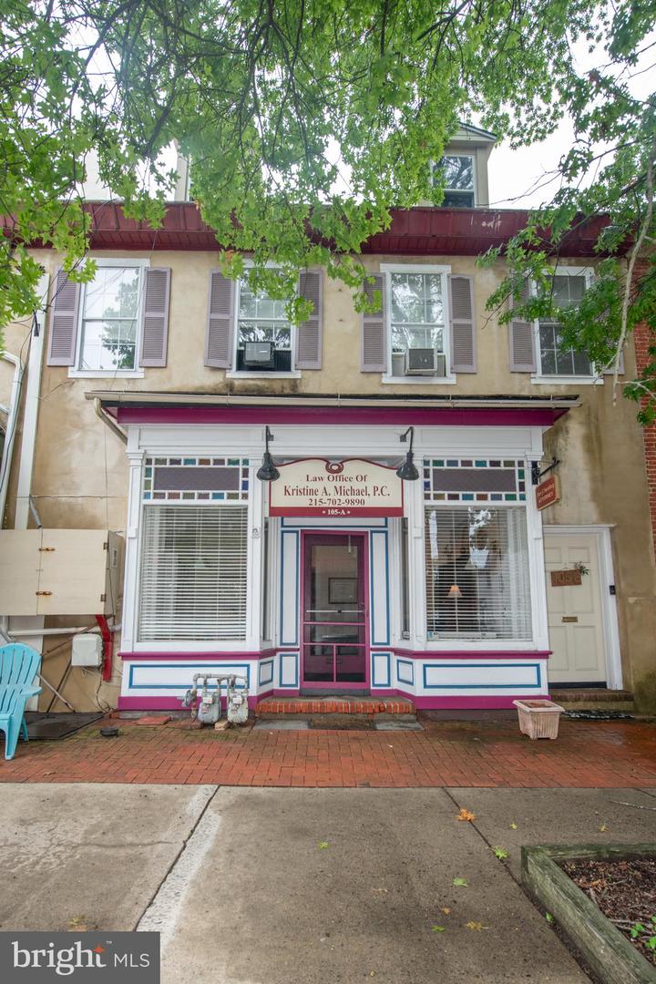 105 Maple Ave E Property Photo 1