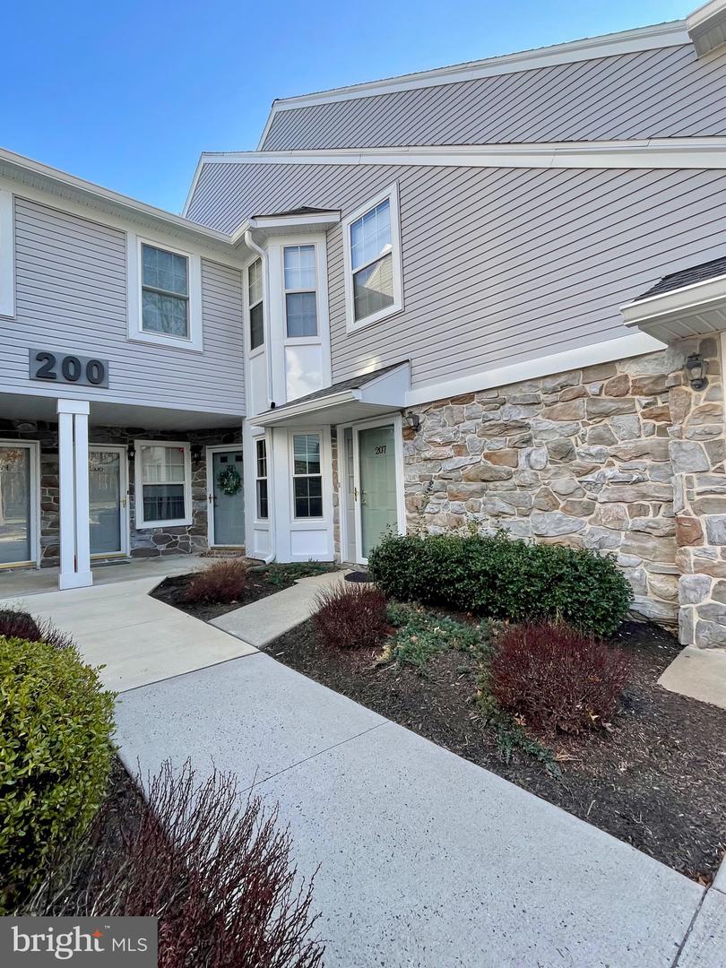 207 Mews Dr #207 Property Photo