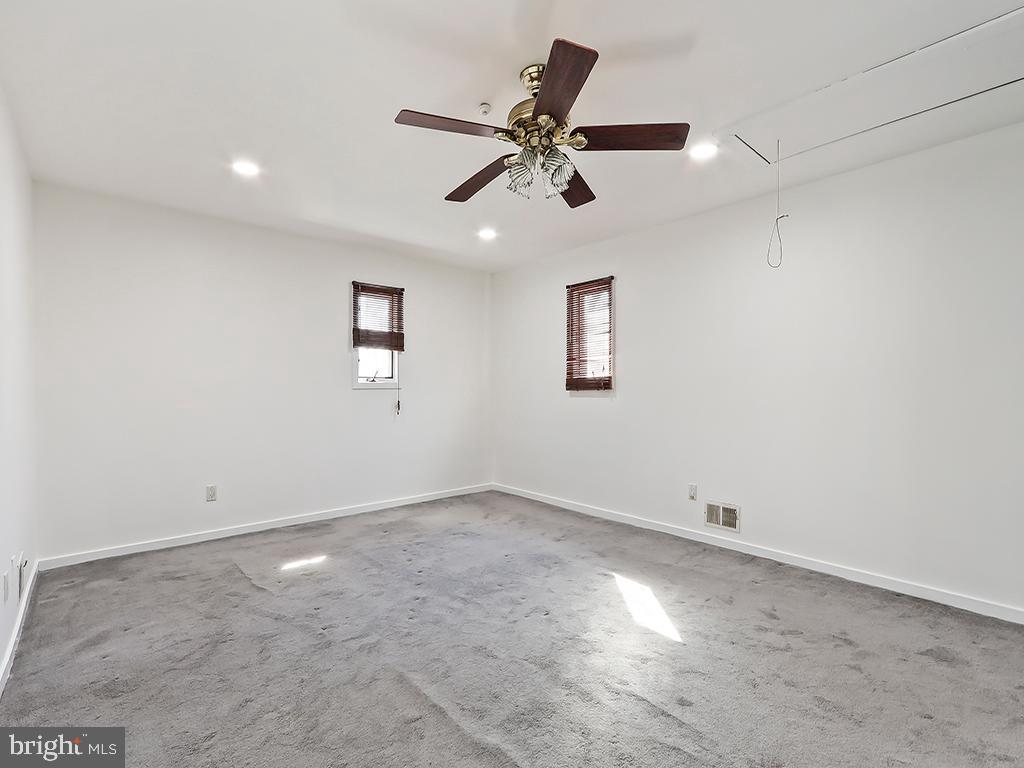 1305 Roberts Ave Property Photo