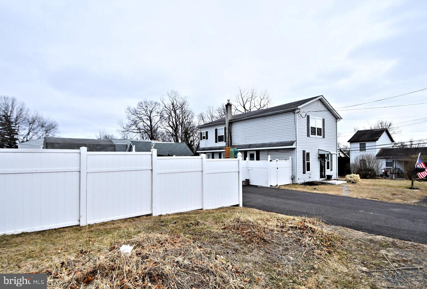 953 Avenue E Property Photo