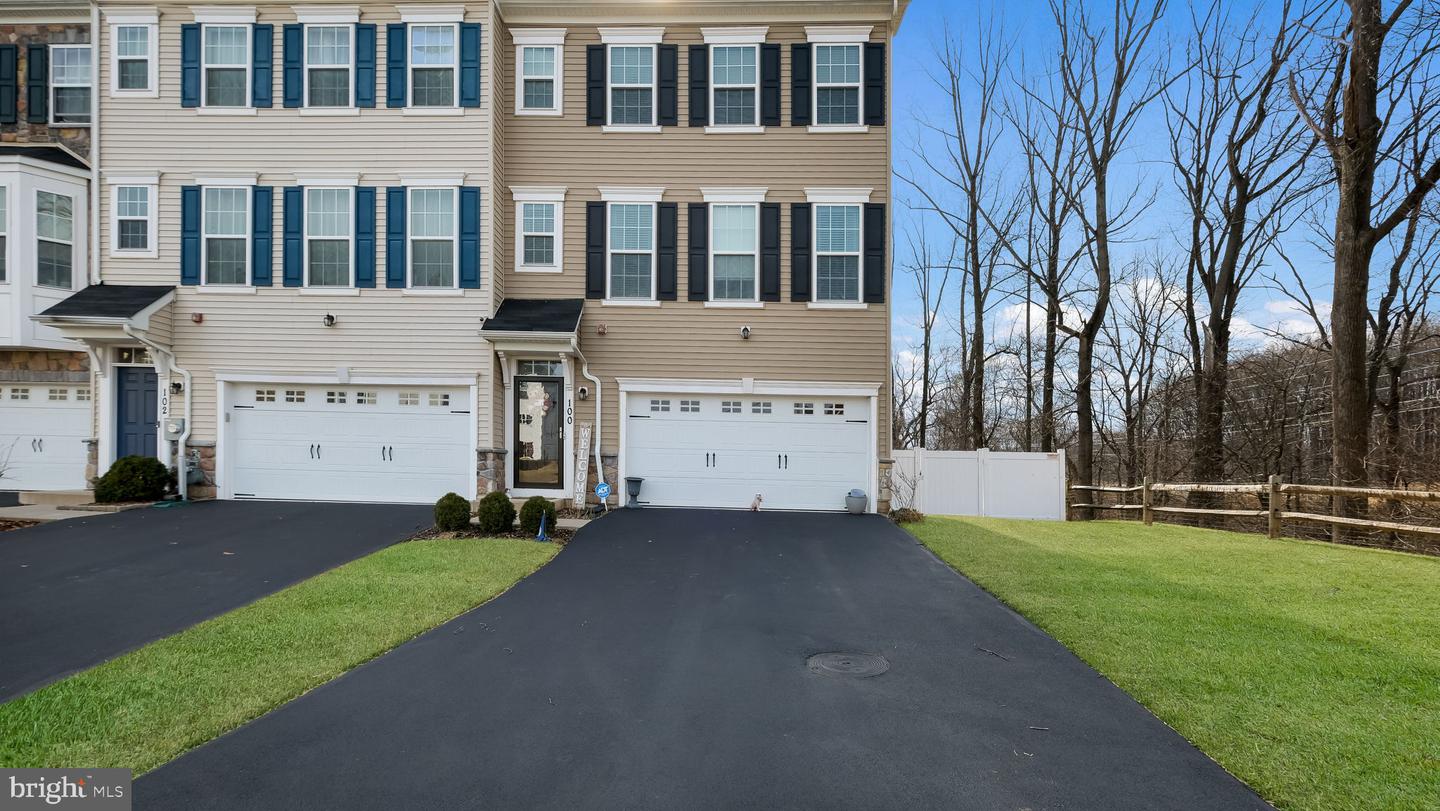 100 Graystone Dr Property Photo