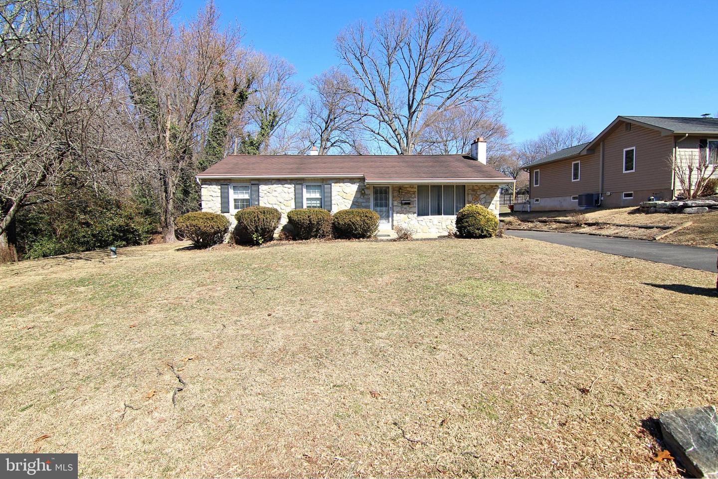 75 Henry Ave Property Photo