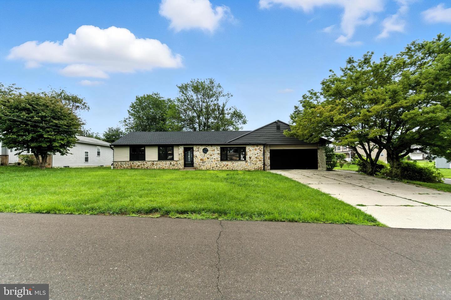 2611 Linconia Ave Property Photo 1