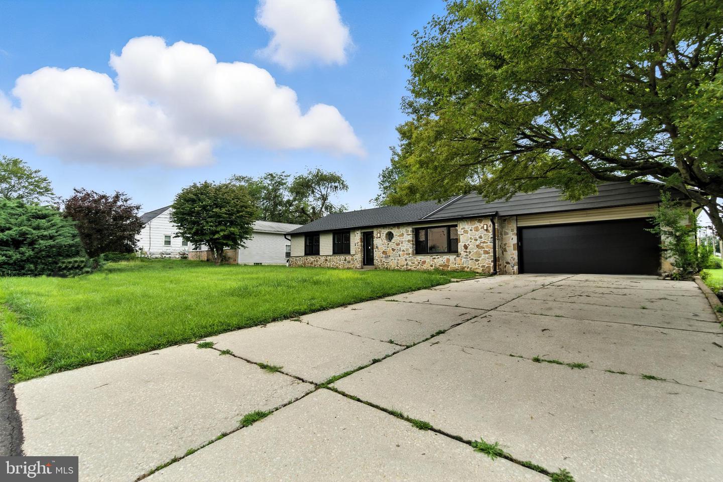 2611 Linconia Ave Property Photo 2