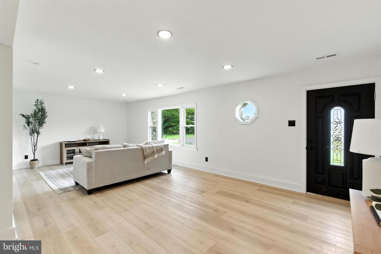 2611 Linconia Ave Property Photo 4