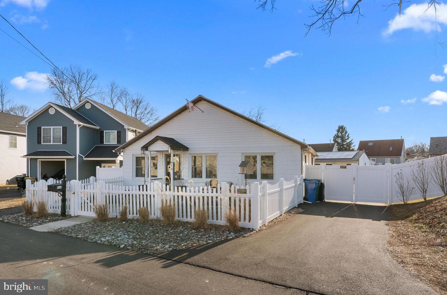 914 Bellevue Ave Property Photo