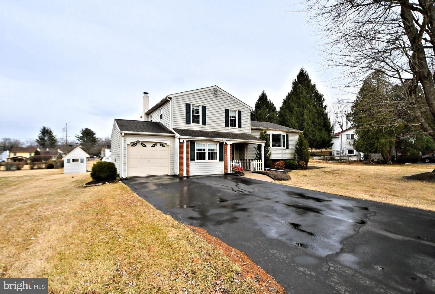 693 Holland Rd Property Photo