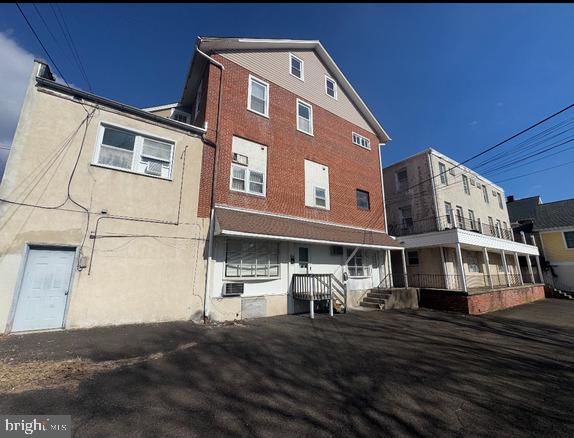 100 Green St Property Photo 7