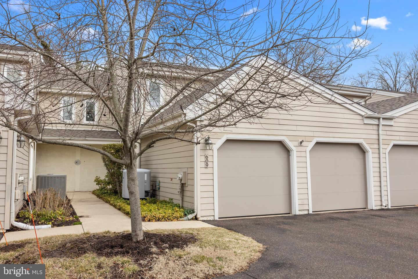609 Hampton Ct Property Photo