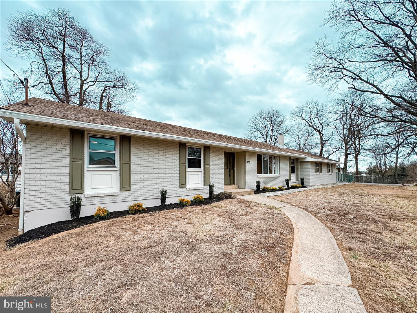 4715 Iroquois Ave Property Photo