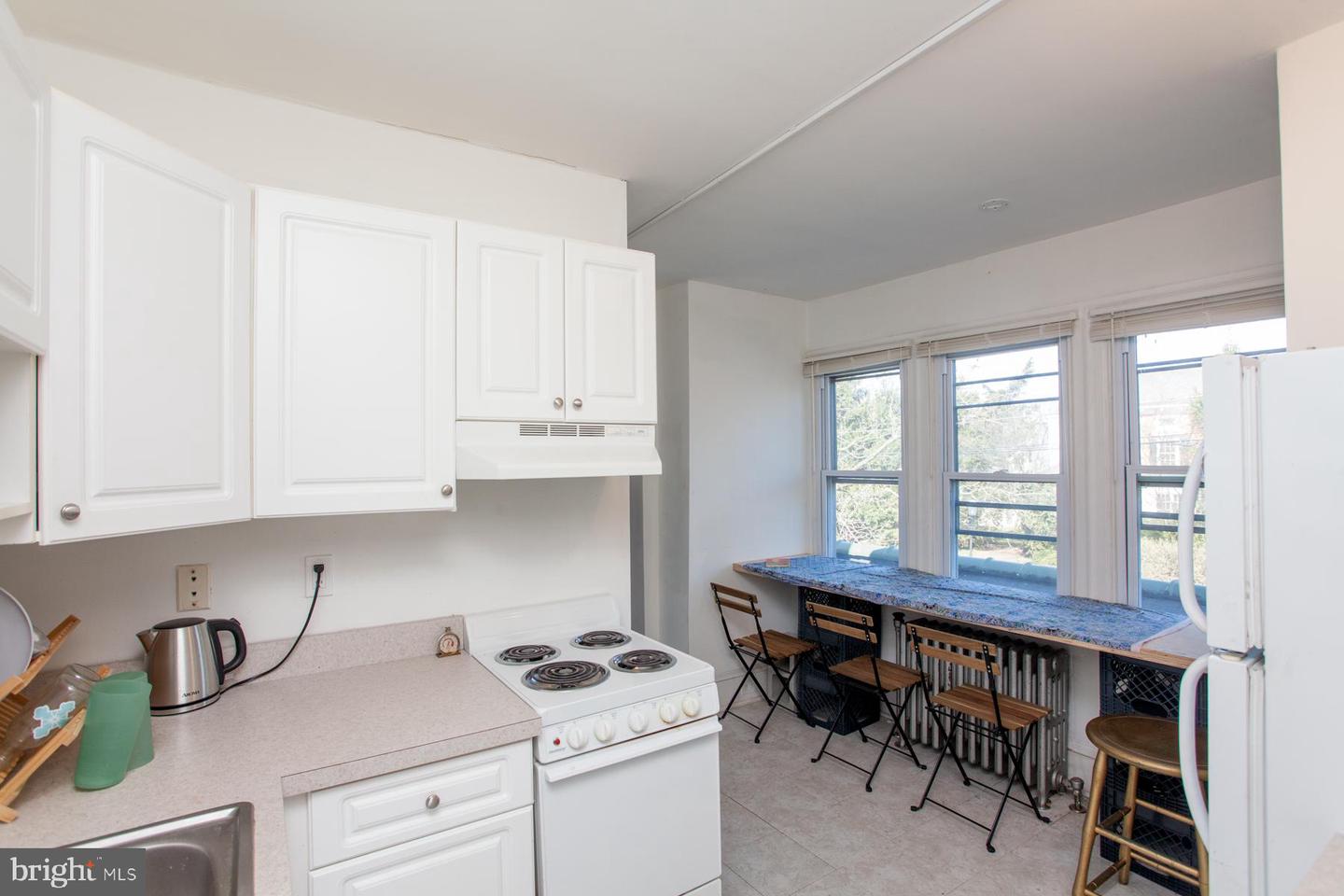 248 W State St Property Photo 18