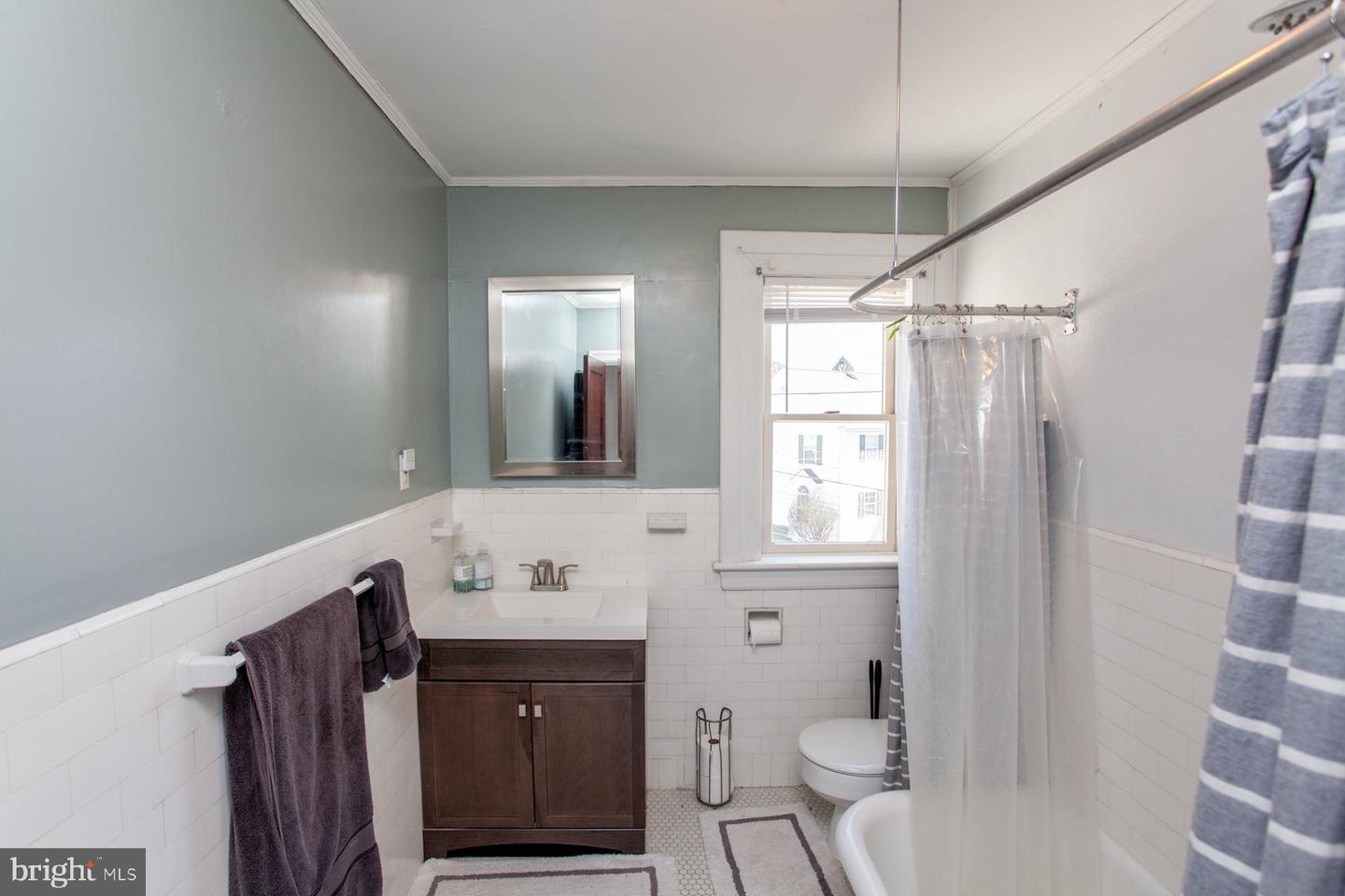 248 W State St Property Photo 54