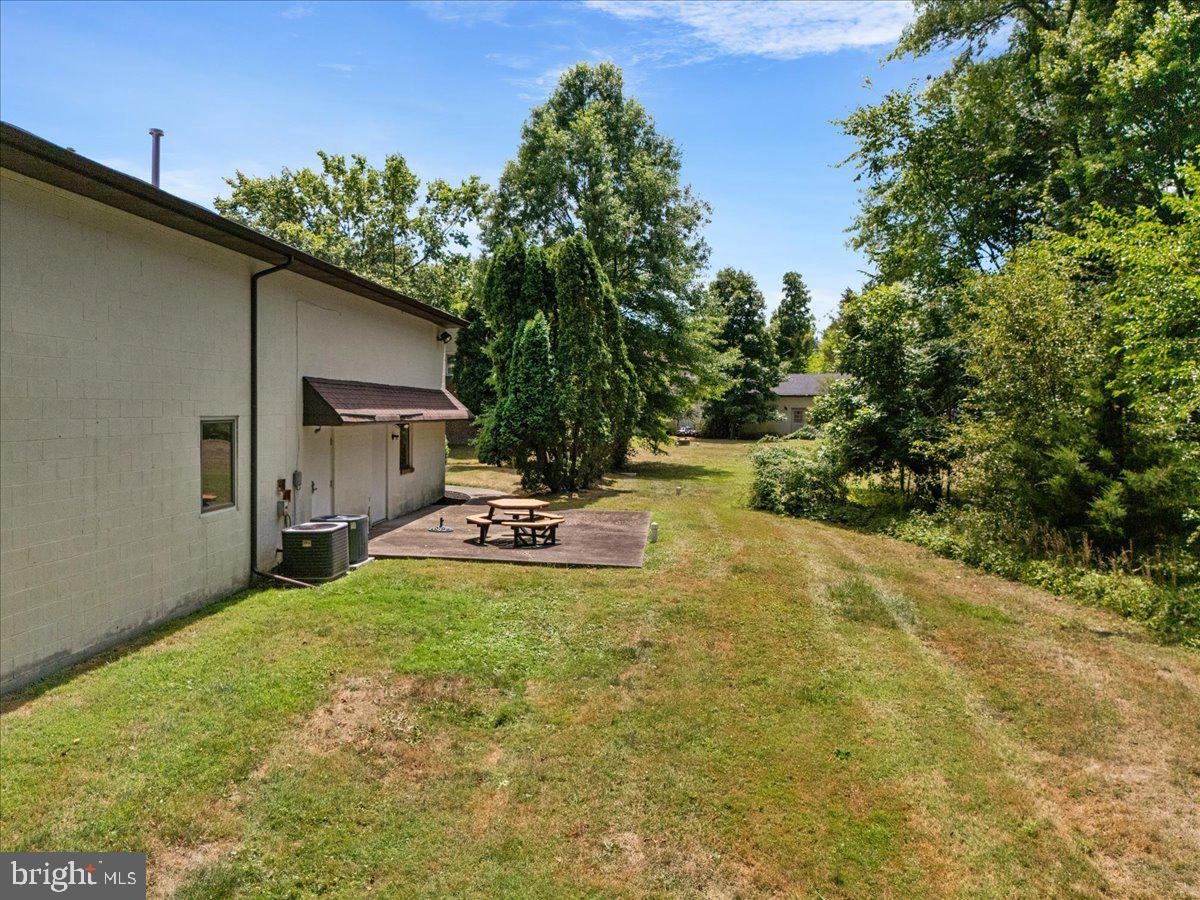 1990 York Rd Property Photo 17
