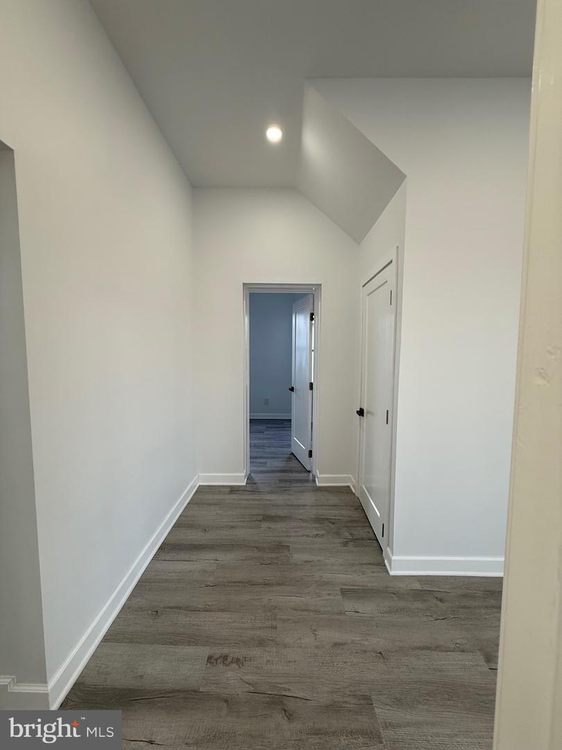 614 E Broad St Property Photo 17