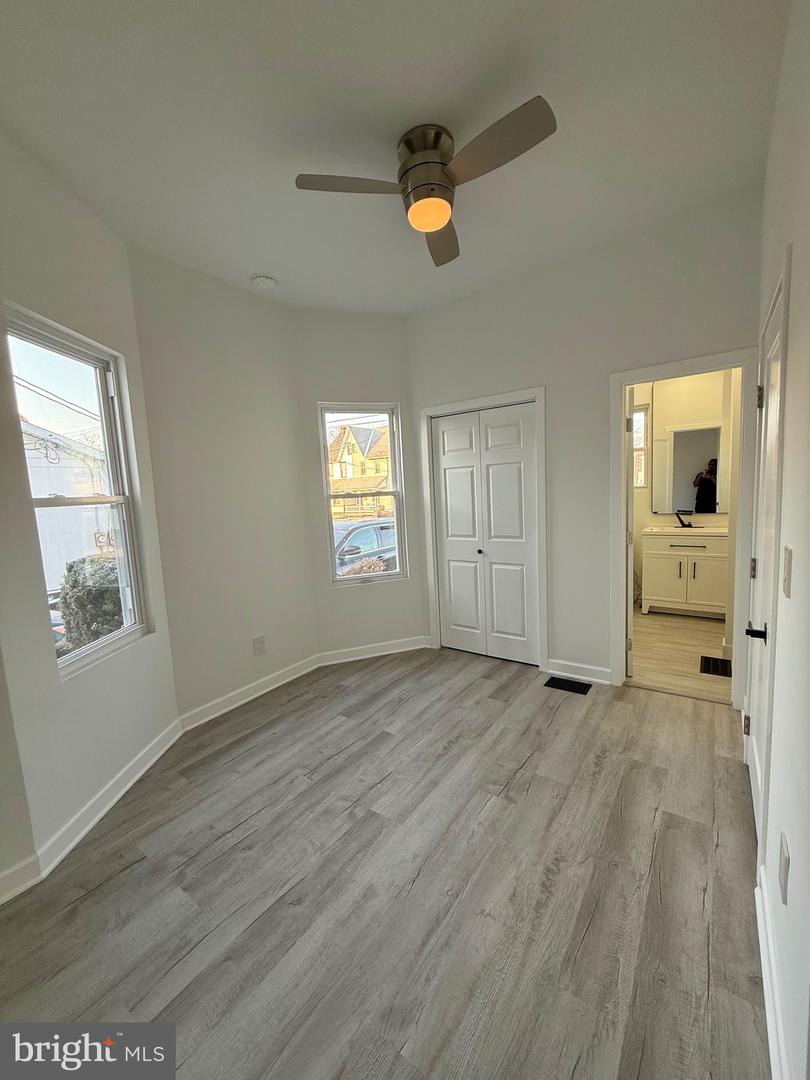 614 E Broad St Property Photo 18