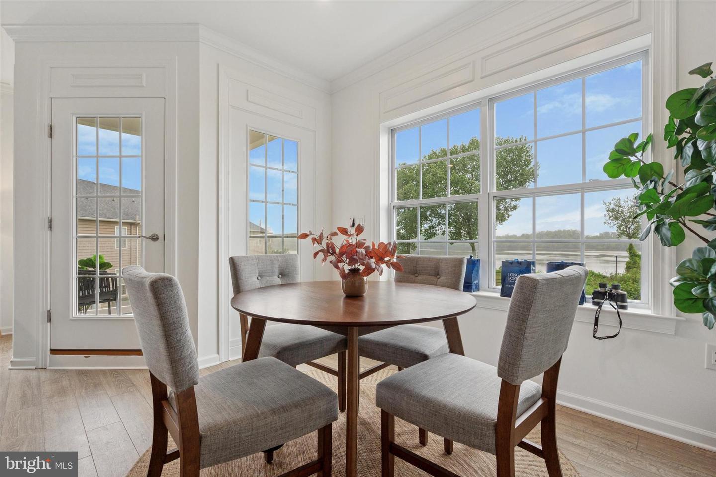 16241 River View Dr Property Photo 5