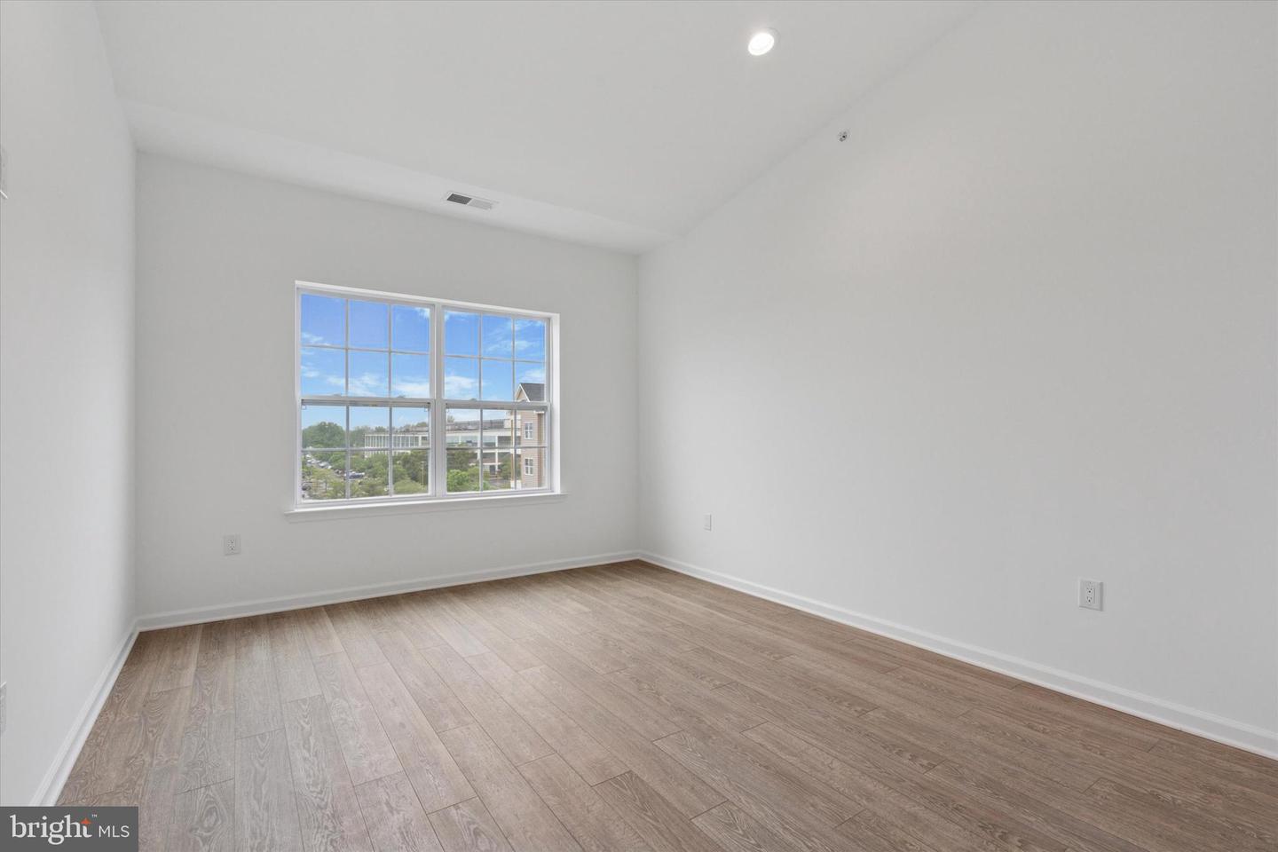 16241 River View Dr Property Photo 25