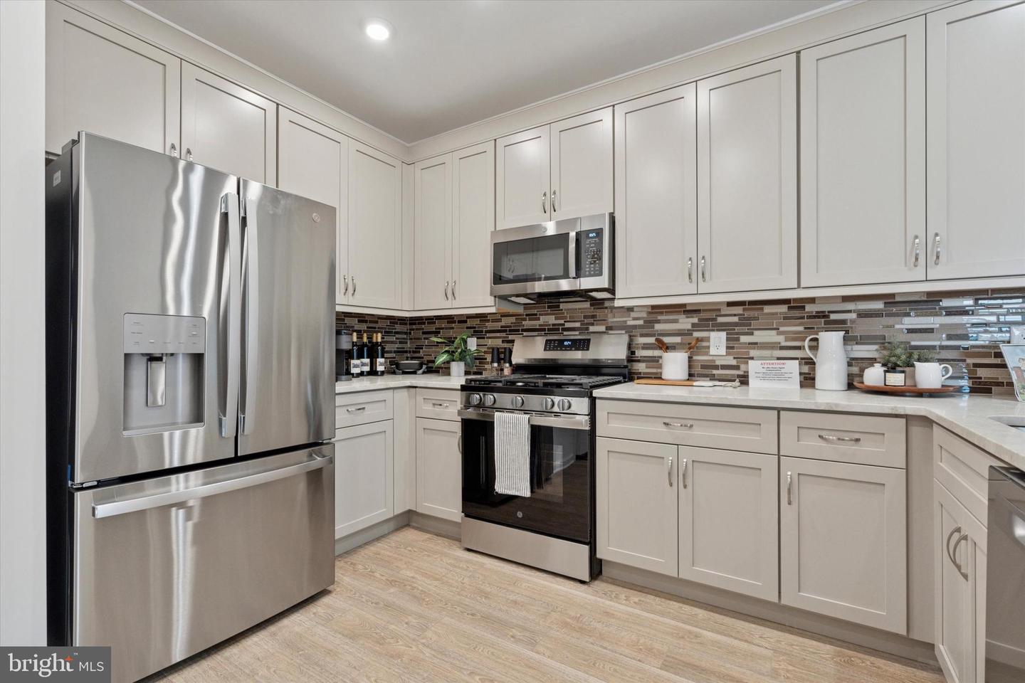 16434 River View Dr Property Photo 8