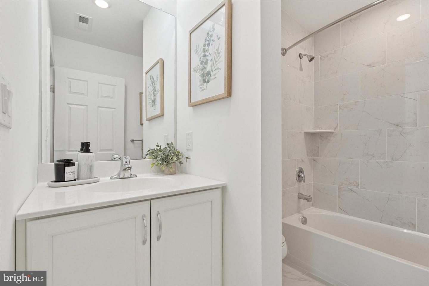 16434 River View Dr Property Photo 16