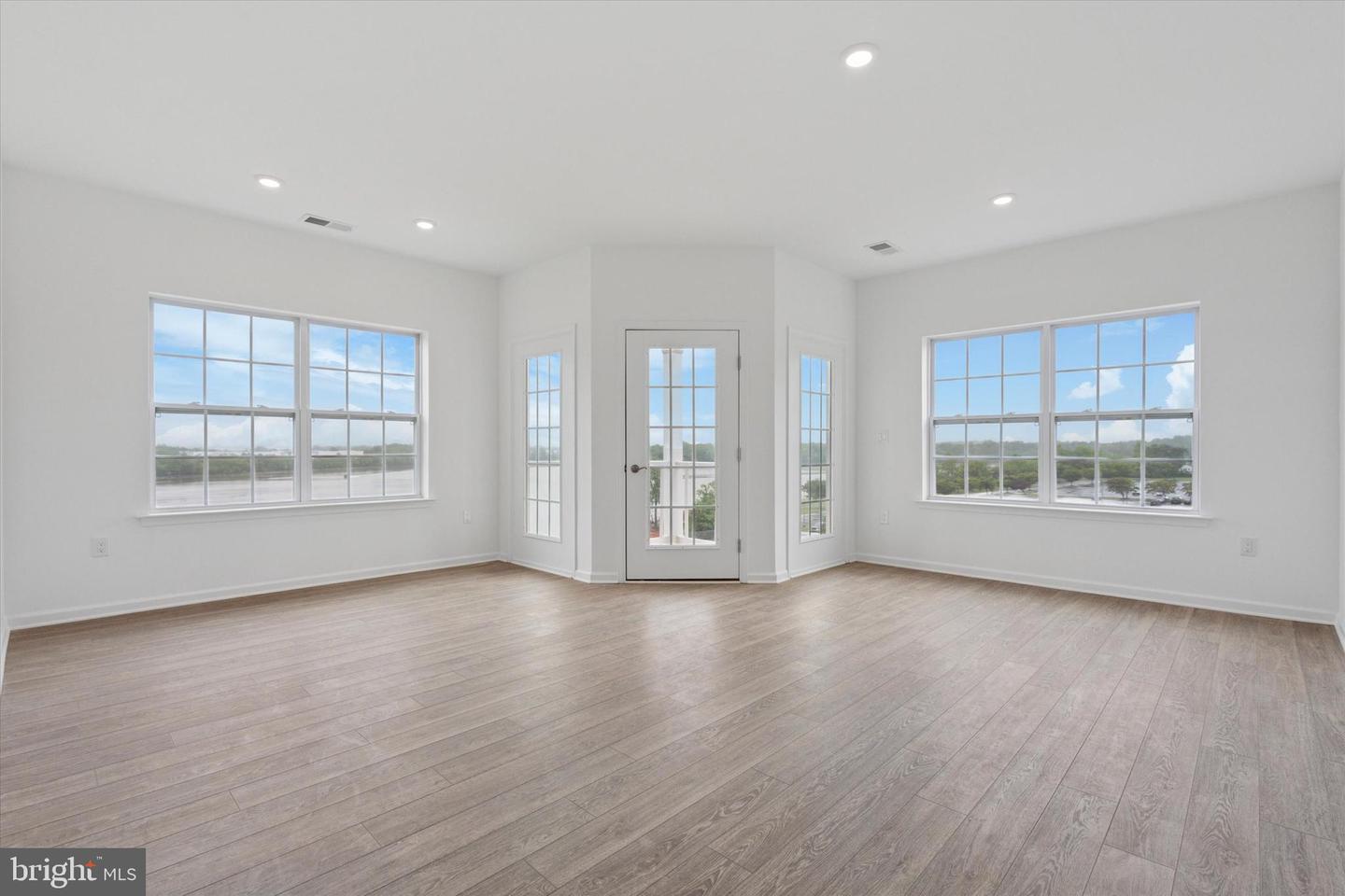 16434 River View Dr Property Photo 20