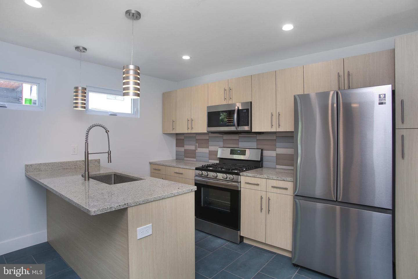 278 W State St #1st Floor Property Photo