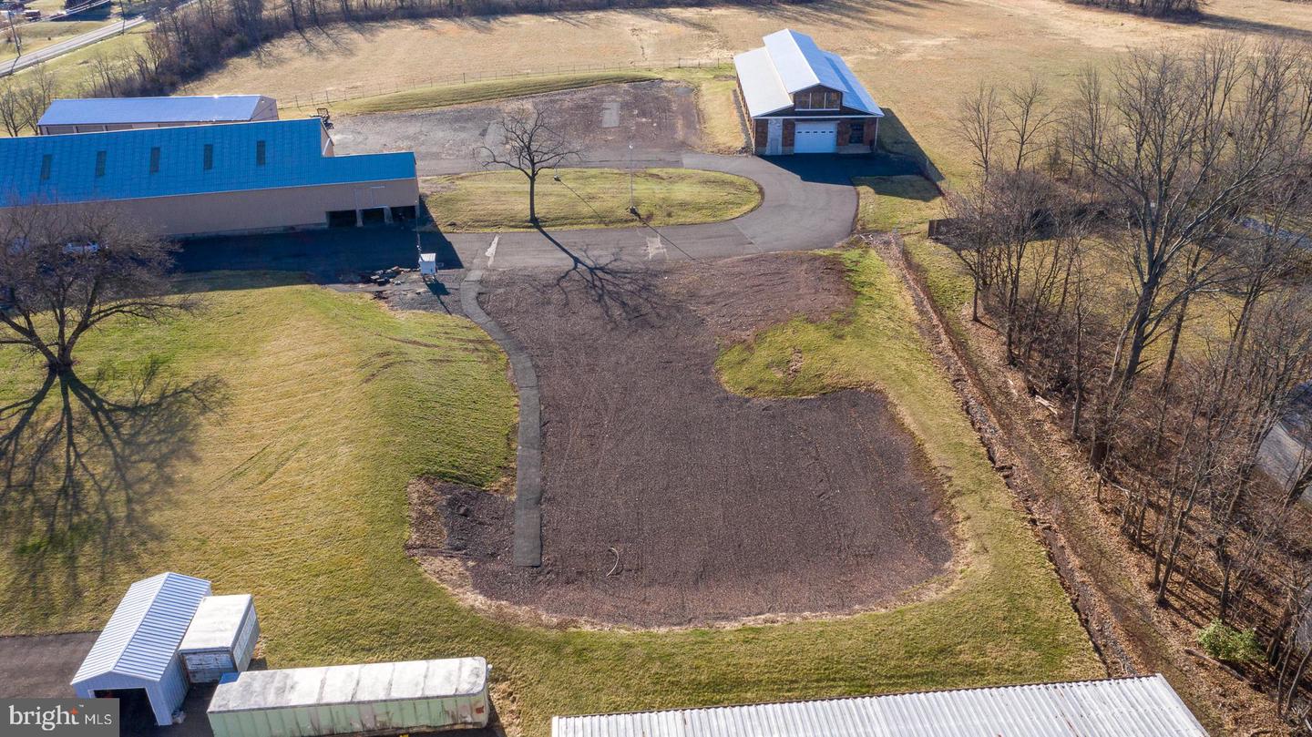 26 E Union St #right Lot Property Photo 3