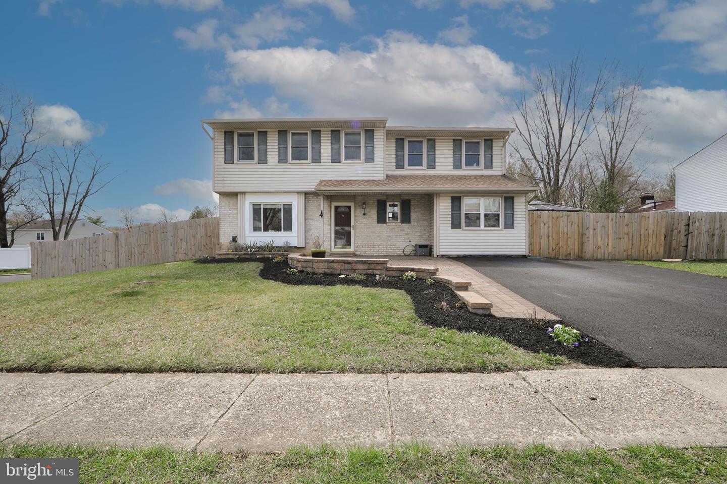 1617 Point Dr Property Photo