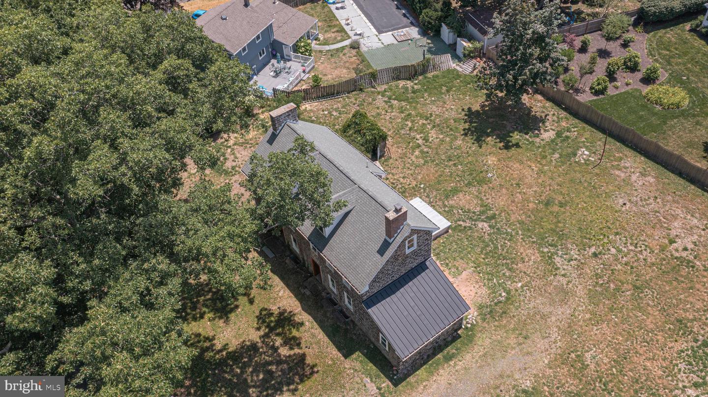 857 River Rd Property Photo 34