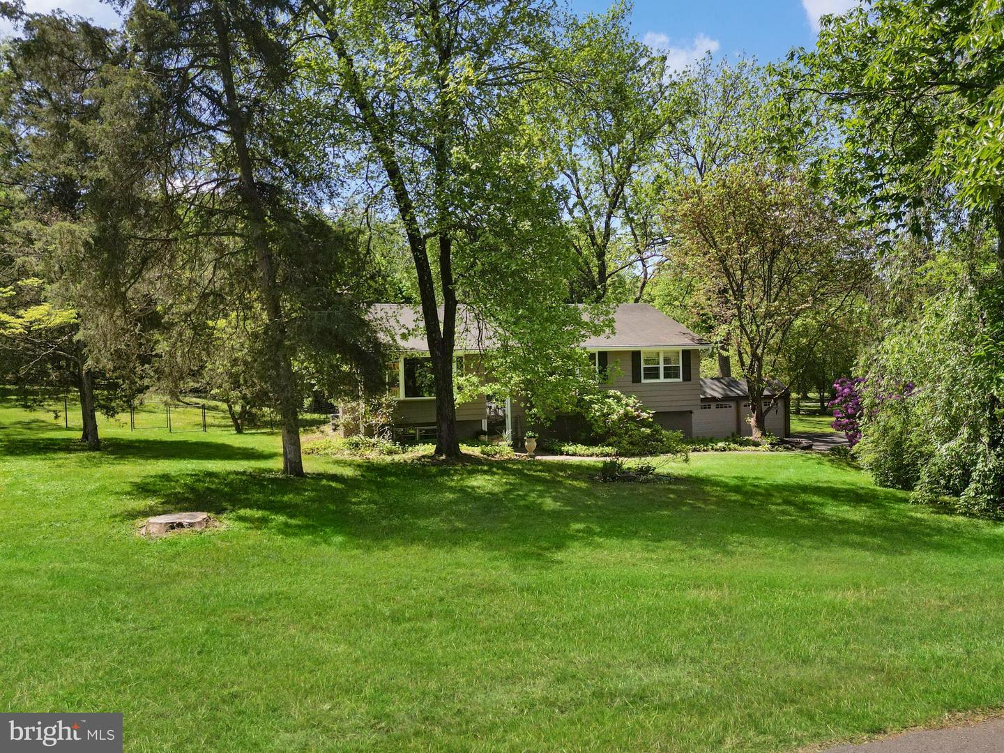 7 Walton Dr Property Photo 1