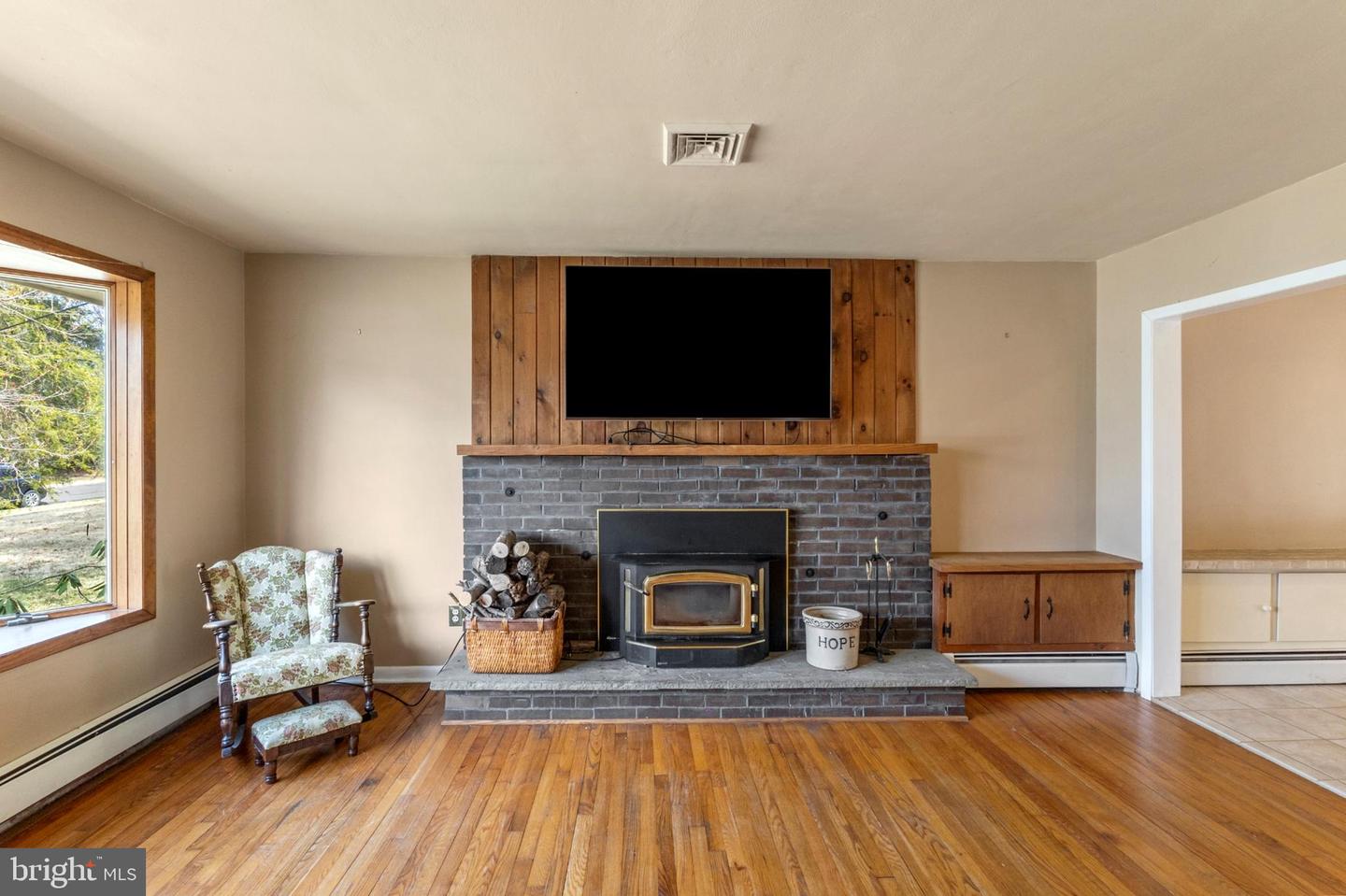 7 Walton Dr Property Photo 2
