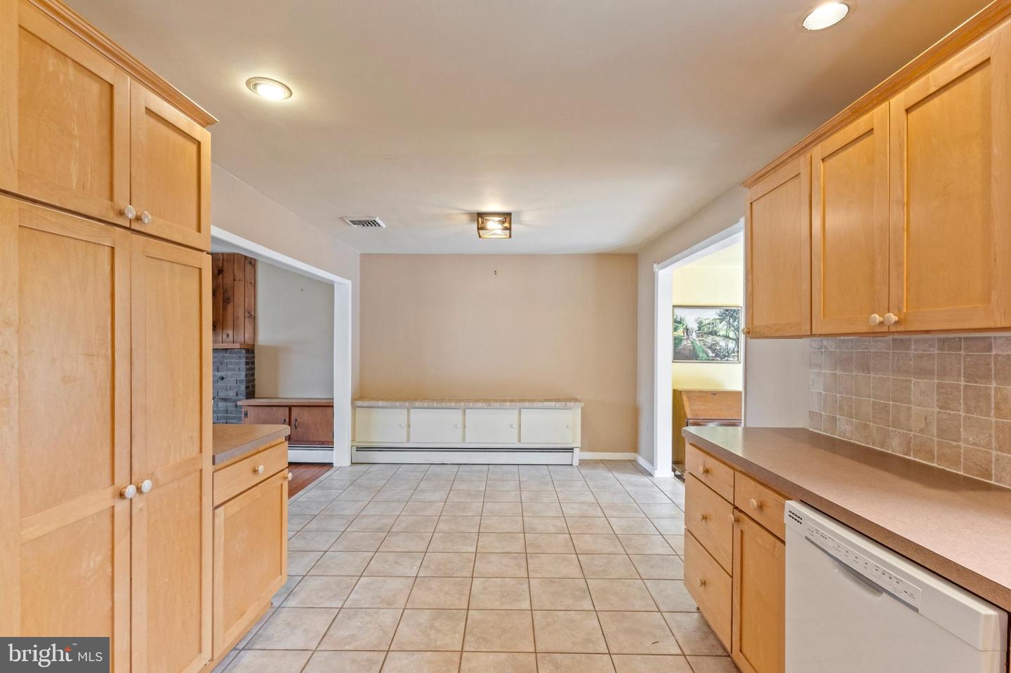 7 Walton Dr Property Photo 5