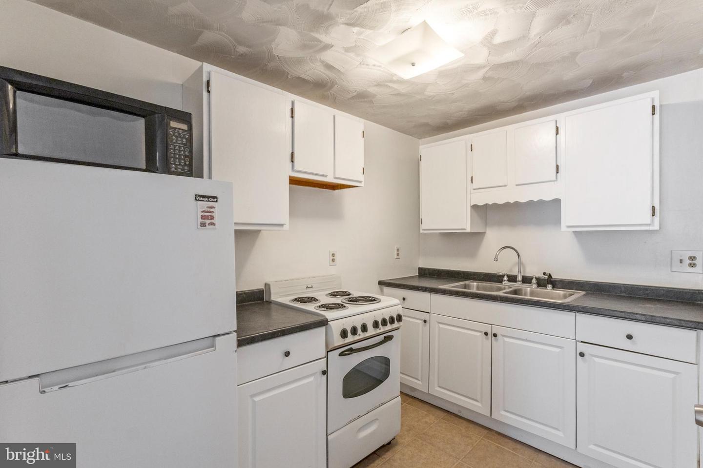 7 Walton Dr Property Photo 12
