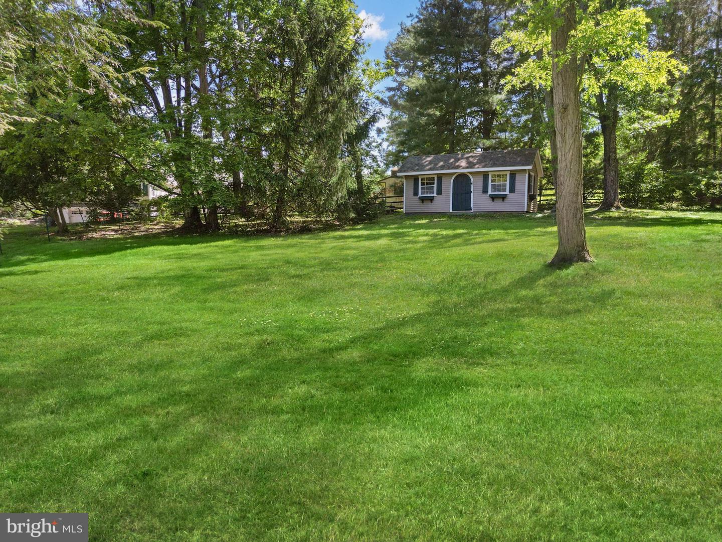 7 Walton Dr Property Photo 15