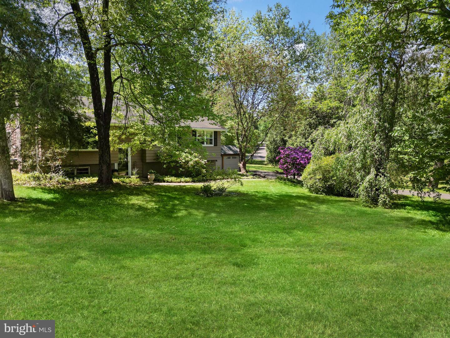 7 Walton Dr Property Photo 16
