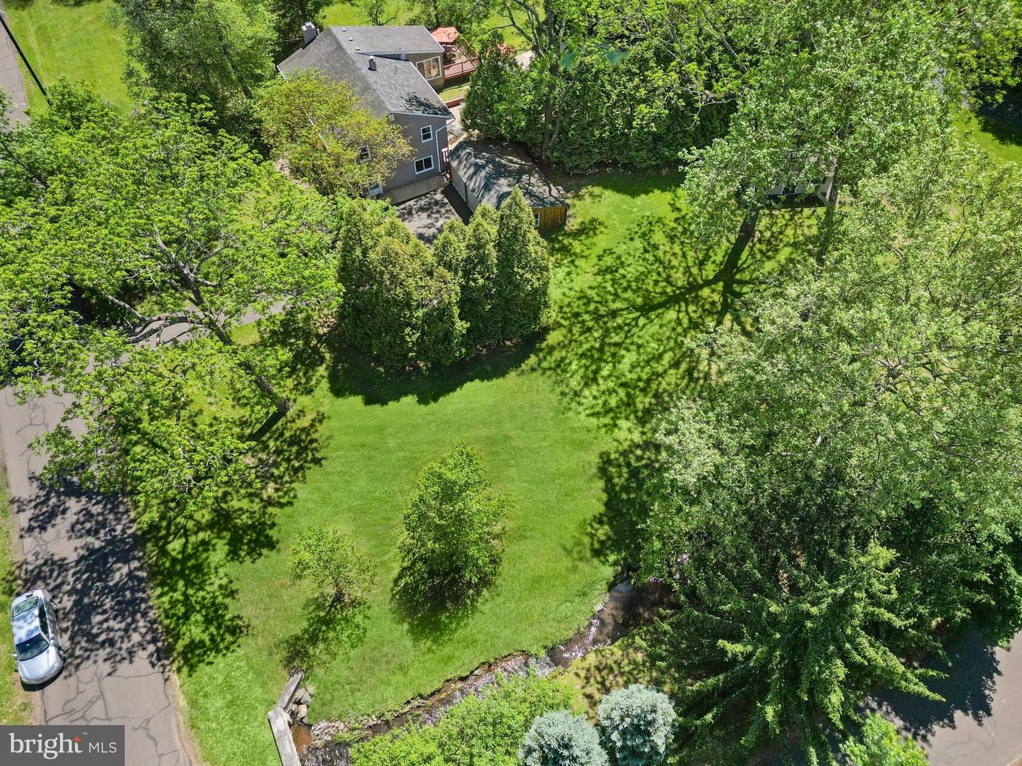7 Walton Dr Property Photo 17