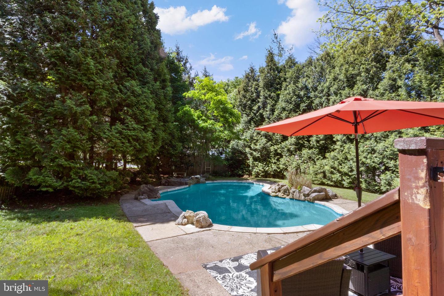 7 Walton Dr Property Photo 20