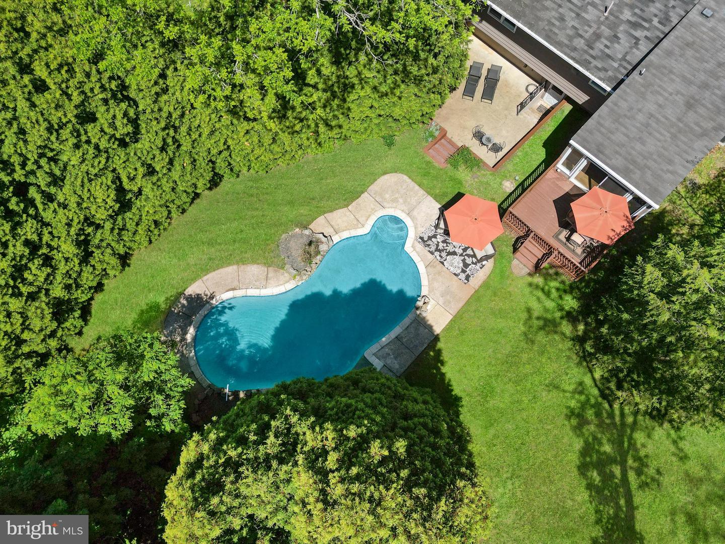7 Walton Dr Property Photo 23