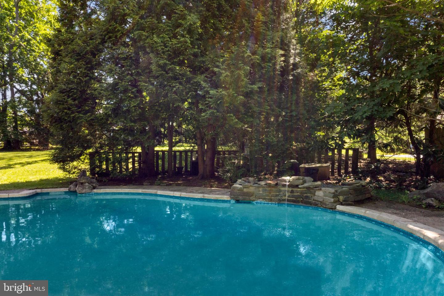 7 Walton Dr Property Photo 25