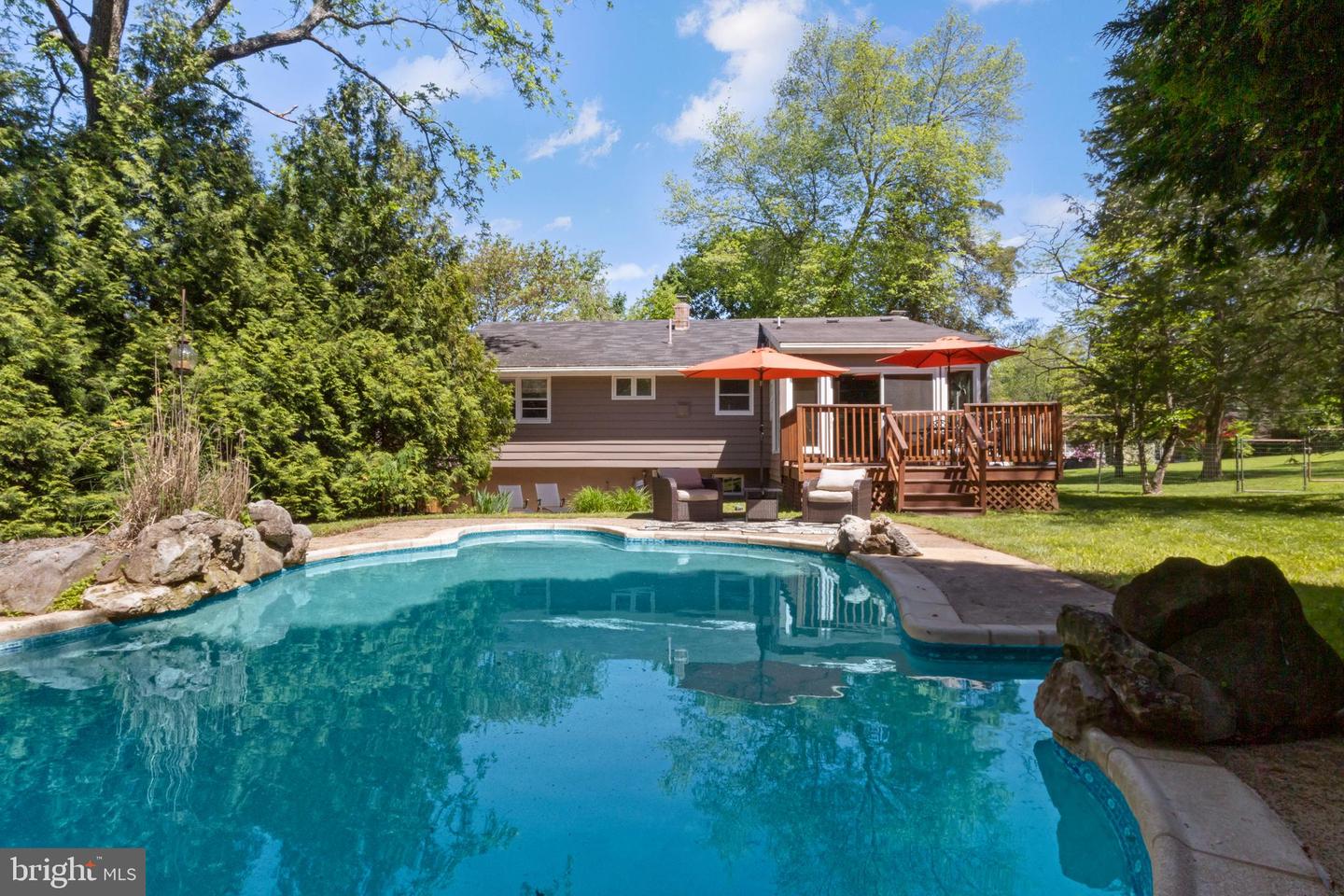 7 Walton Dr Property Photo 26