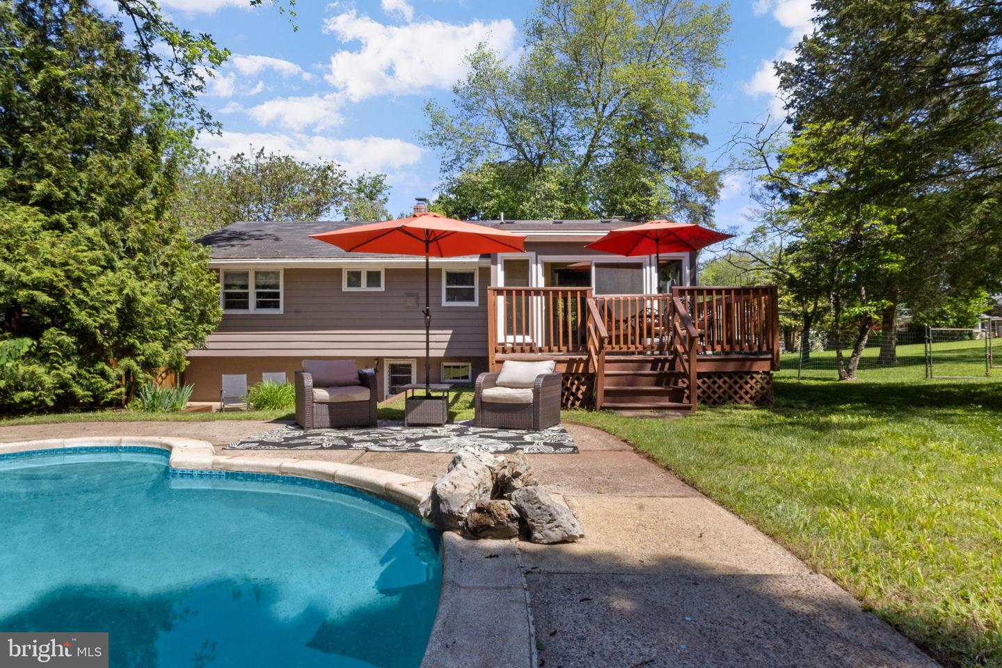 7 Walton Dr Property Photo 27