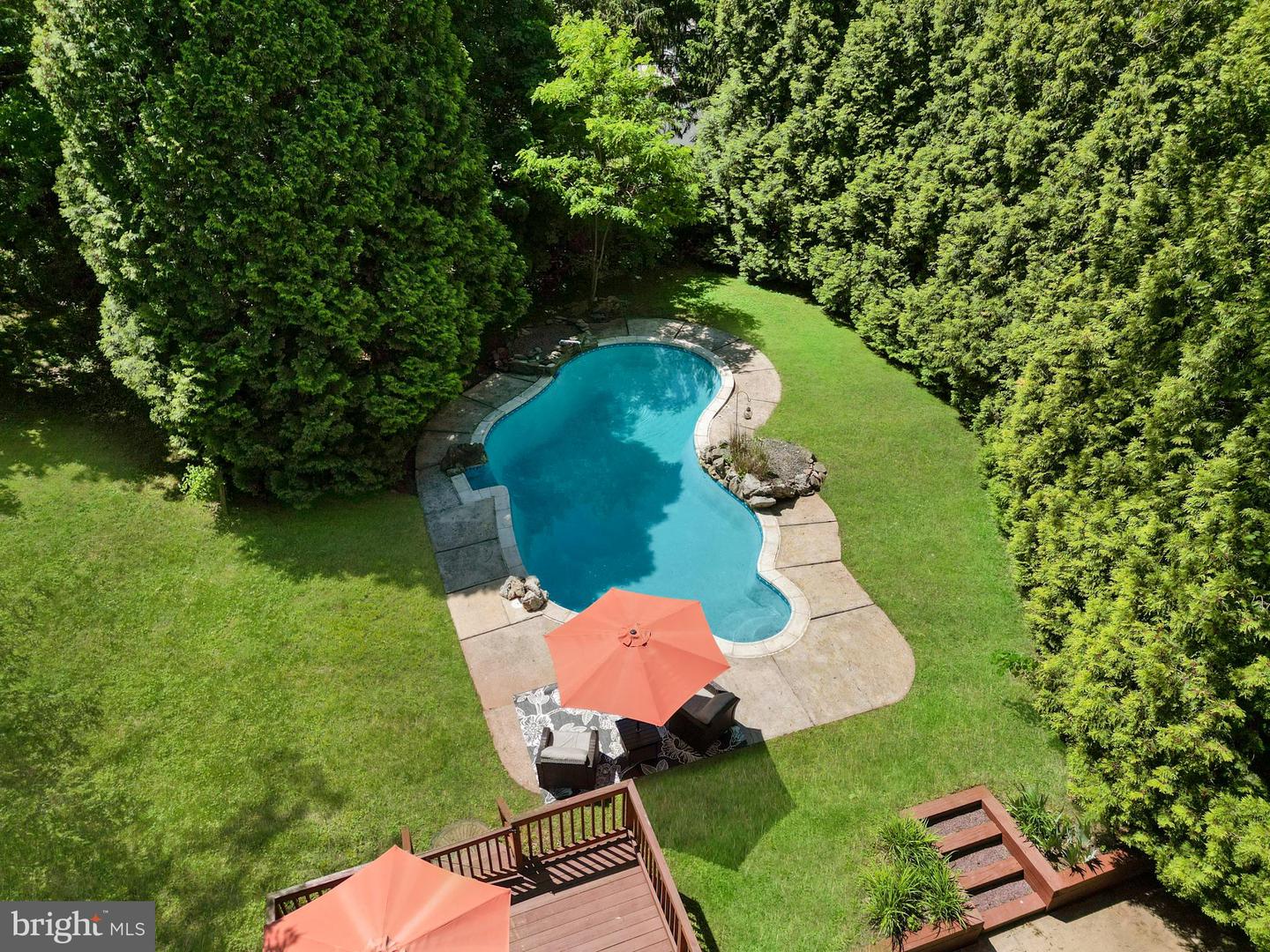7 Walton Dr Property Photo 28
