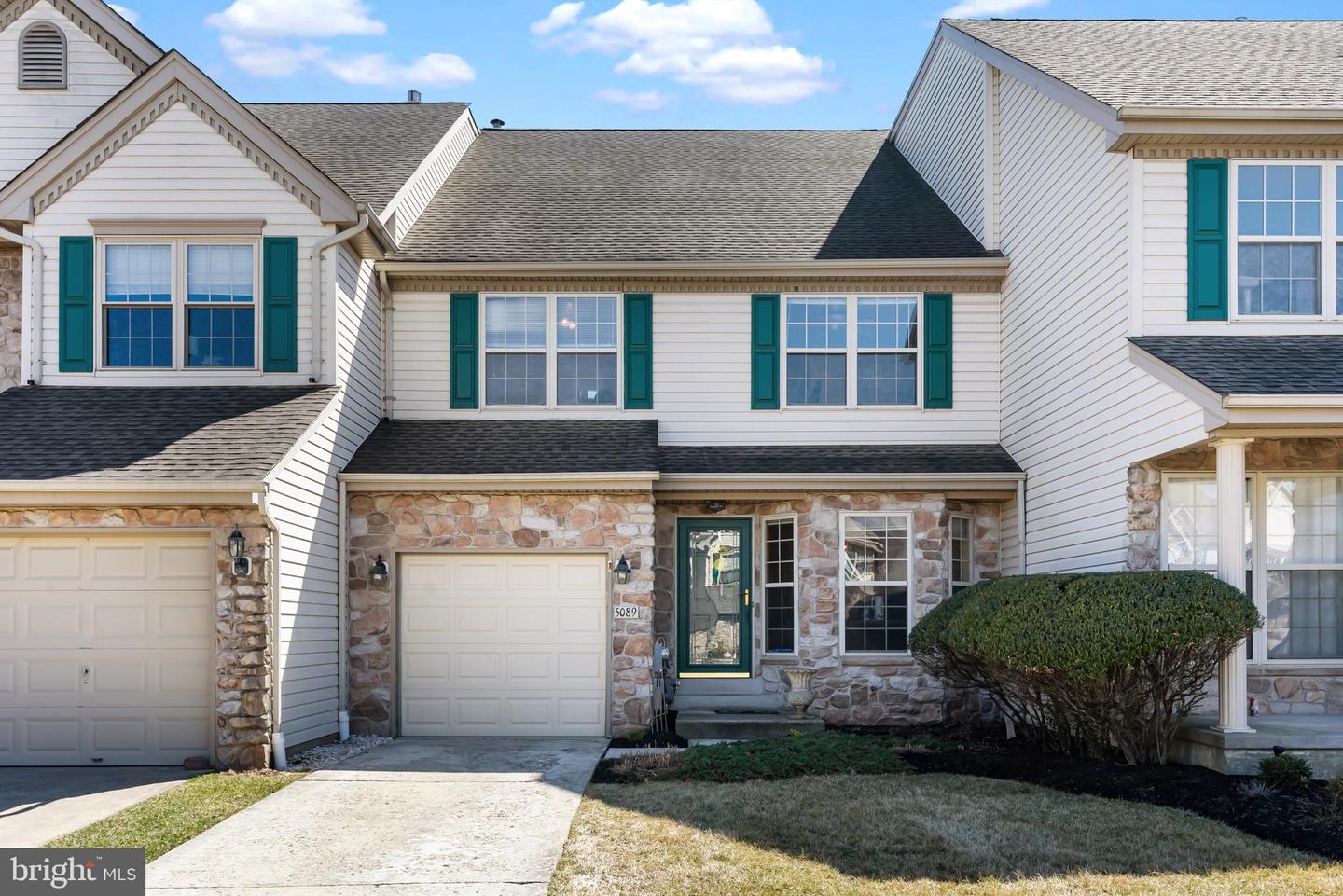 5089 Beacon Hill Ct Property Photo 2
