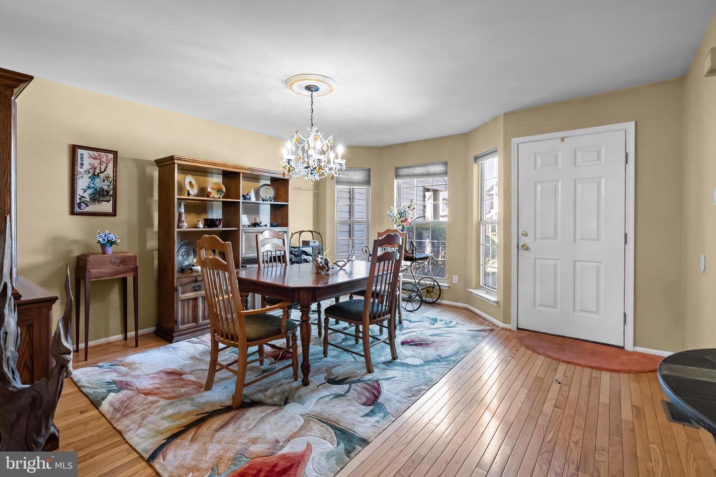 5089 Beacon Hill Ct Property Photo 4