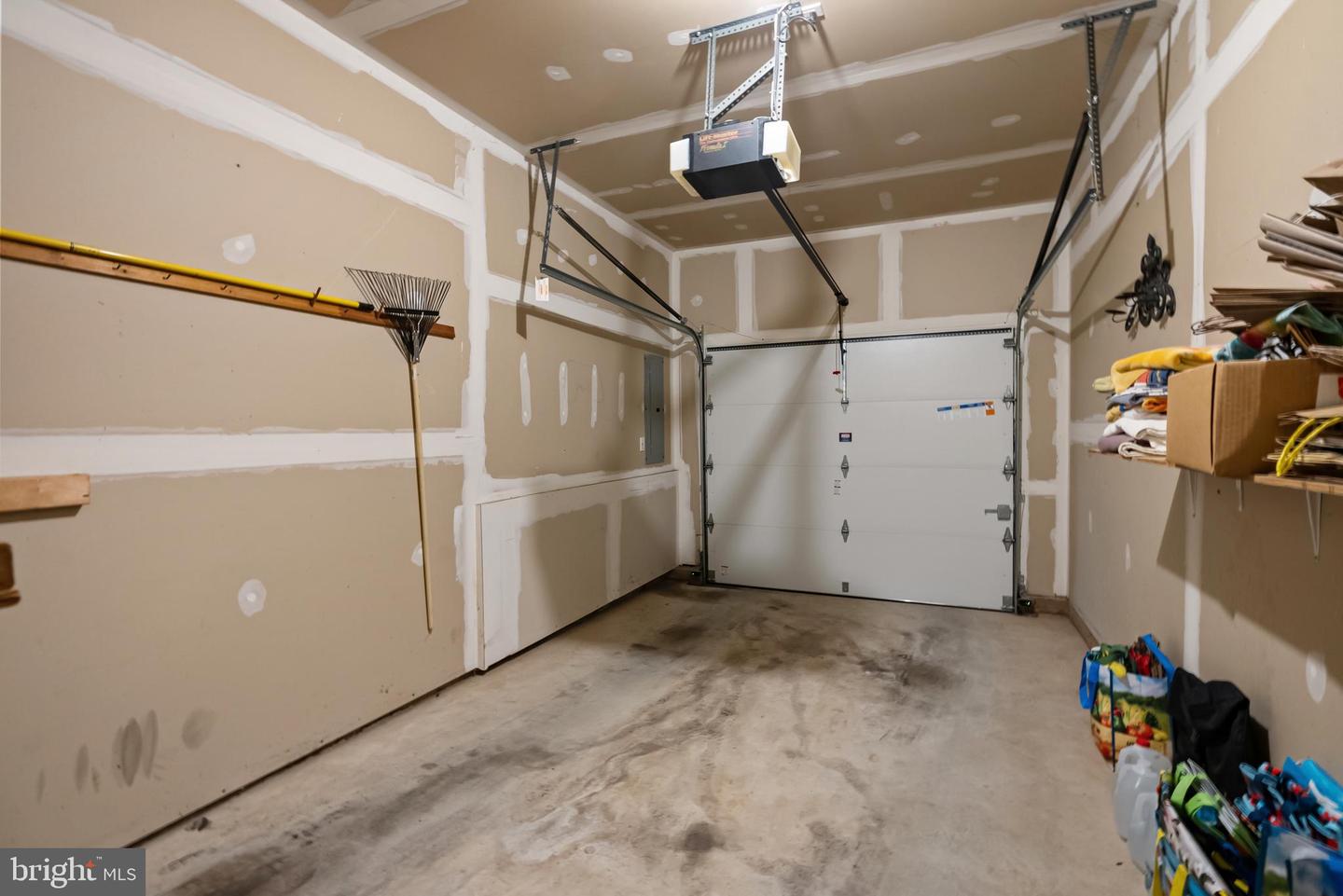 5089 Beacon Hill Ct Property Photo 28